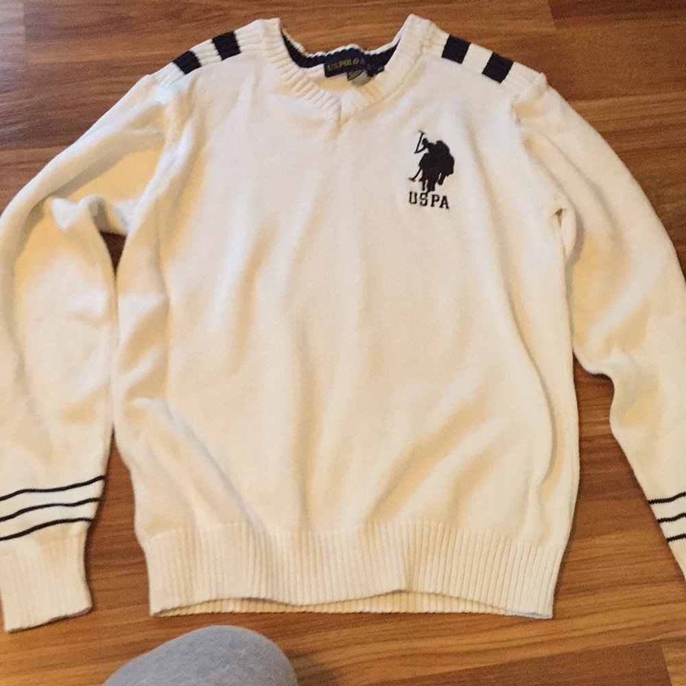 Men’s v neck sweater